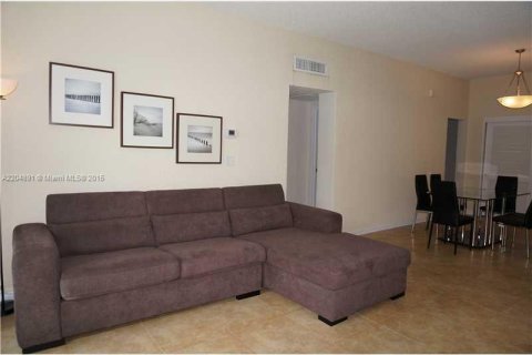 Condominio en alquiler en Hollywood, Florida, 2 dormitorios, 114.92 m2 № 5004 - foto 3