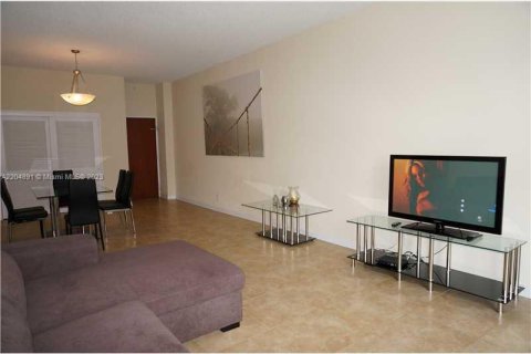 Condominio en alquiler en Hollywood, Florida, 2 dormitorios, 114.92 m2 № 5004 - foto 2
