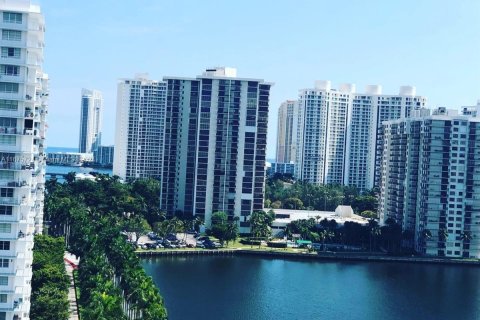 Condominio en venta en Aventura, Florida, 2 dormitorios, 120.77 m2 № 1400223 - foto 2