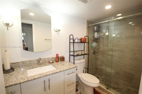 Condo in Aventura, Florida, 2 bedrooms  № 1400223 - photo 11