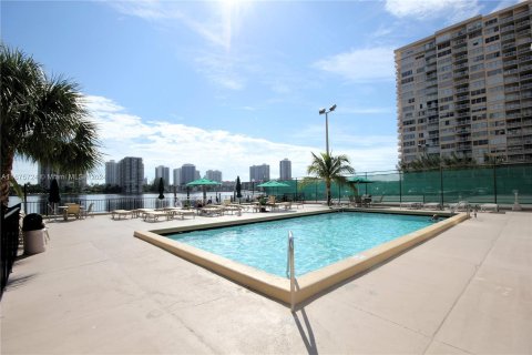 Copropriété à vendre à Aventura, Floride: 2 chambres, 120.77 m2 № 1400223 - photo 20