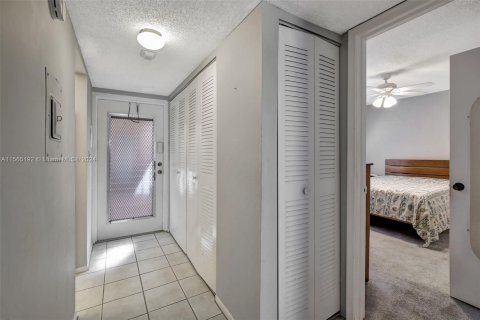 Condo in Sunrise, Florida, 2 bedrooms  № 1101850 - photo 8