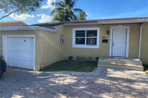 House in Hollywood, Florida 3 bedrooms, 155.15 sq.m. № 1119198 - photo 21