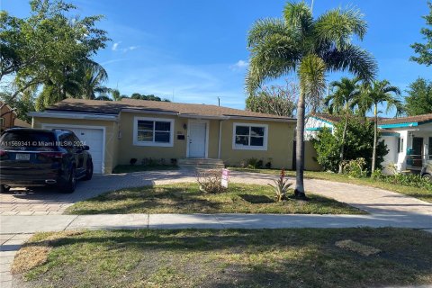 House in Hollywood, Florida 3 bedrooms, 155.15 sq.m. № 1119198 - photo 2