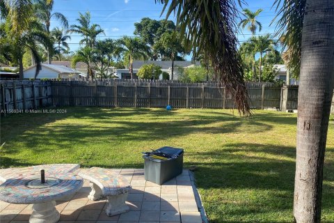 House in Hollywood, Florida 3 bedrooms, 155.15 sq.m. № 1119198 - photo 3