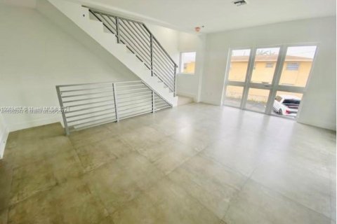 Townhouse in Miami, Florida 3 bedrooms, 168.52 sq.m. № 1119199 - photo 14