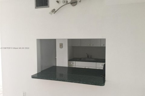 Condominio en alquiler en Miami, Florida, 2 dormitorios, 90.49 m2 № 1369154 - foto 8