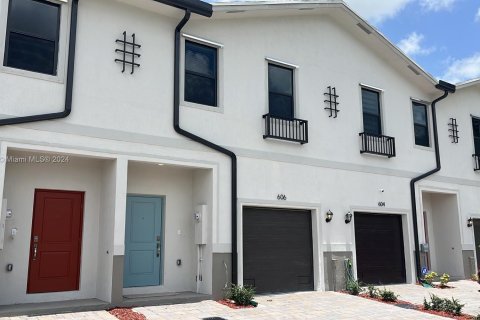 Townhouse in Homestead, Florida 3 bedrooms, 154.03 sq.m. № 1369203 - photo 3