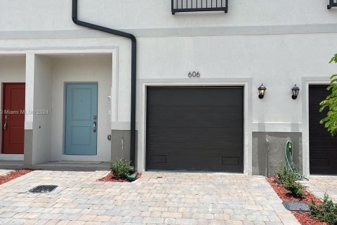 Townhouse in Homestead, Florida 3 bedrooms, 154.03 sq.m. № 1369203 - photo 2