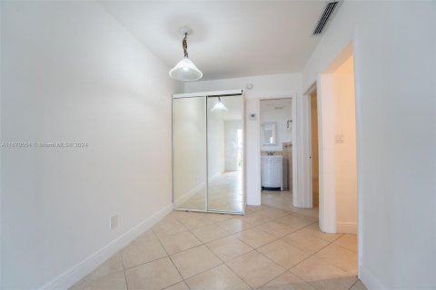 Condo in Fort Lauderdale, Florida, 1 bedroom  № 1393546 - photo 3