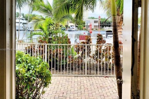 Condo in Fort Lauderdale, Florida, 1 bedroom  № 1393546 - photo 9