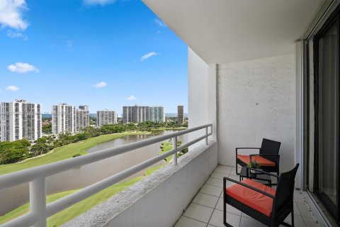 Condo in Aventura, Florida, 2 bedrooms  № 1393545 - photo 17