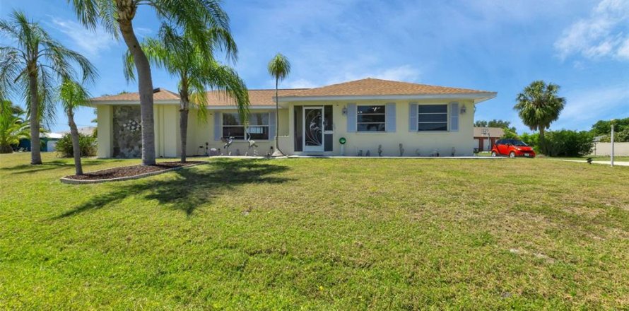 House in Punta Gorda, Florida 2 bedrooms, 149.29 sq.m. № 1130685