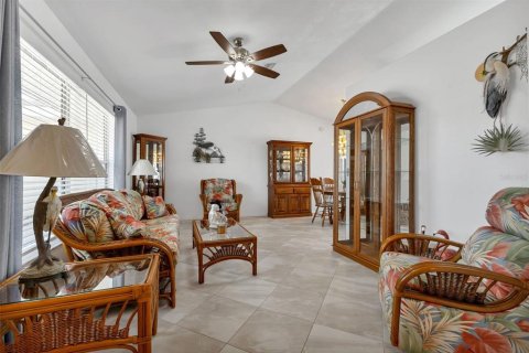 Villa ou maison à vendre à Punta Gorda, Floride: 2 chambres, 149.29 m2 № 1130685 - photo 5