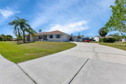 Villa ou maison à vendre à Punta Gorda, Floride: 2 chambres, 149.29 m2 № 1130685 - photo 3