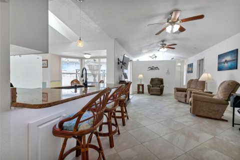 Villa ou maison à vendre à Punta Gorda, Floride: 2 chambres, 149.29 m2 № 1130685 - photo 8