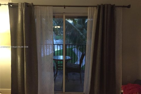 Condo in Miramar, Florida, 1 bedroom  № 1138729 - photo 4