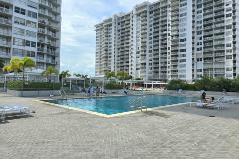 Condo in Aventura, Florida, 2 bedrooms  № 1330222 - photo 24