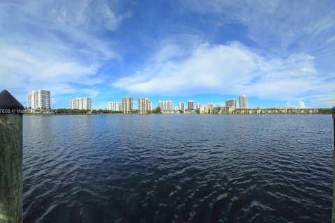 Condo in Aventura, Florida, 2 bedrooms  № 1330222 - photo 25