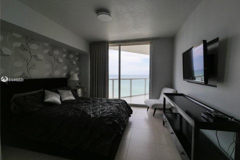 Condo in Sunny Isles Beach, Florida, 3 bedrooms  № 12554 - photo 15