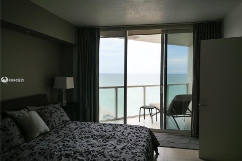 Condo in Sunny Isles Beach, Florida, 3 bedrooms  № 12554 - photo 16