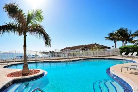 Condominio en alquiler en Sunny Isles Beach, Florida, 3 dormitorios, 159.33 m2 № 12554 - foto 3