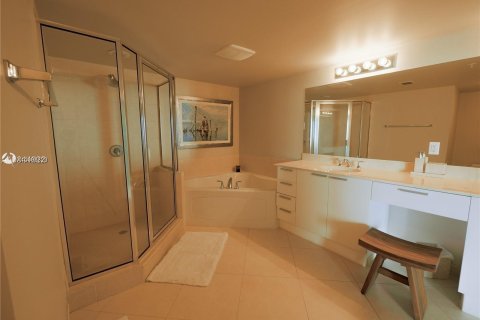 Condominio en alquiler en Sunny Isles Beach, Florida, 3 dormitorios, 159.33 m2 № 12554 - foto 26