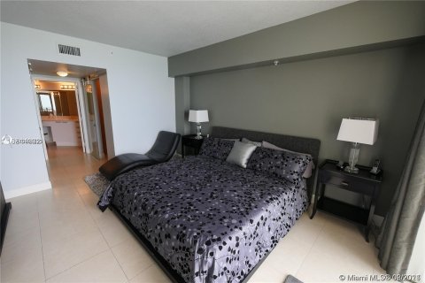 Condominio en alquiler en Sunny Isles Beach, Florida, 3 dormitorios, 159.33 m2 № 12554 - foto 13