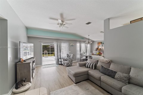 Villa ou maison à vendre à Port St. Lucie, Floride: 3 chambres, 122.82 m2 № 782566 - photo 7