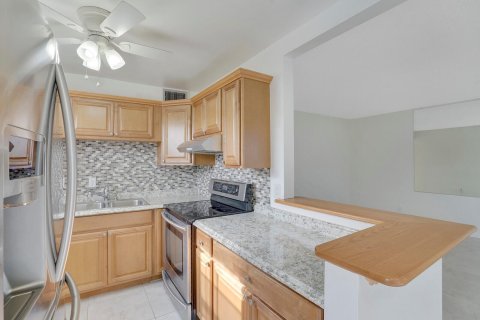 Condo in West Palm Beach, Florida, 2 bedrooms  № 1102267 - photo 19