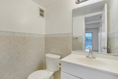 Condo in West Palm Beach, Florida, 2 bedrooms  № 1102267 - photo 14