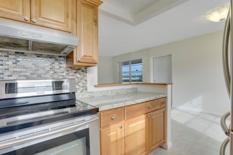 Condo in West Palm Beach, Florida, 2 bedrooms  № 1102267 - photo 18