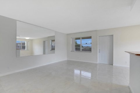 Condo in West Palm Beach, Florida, 2 bedrooms  № 1102267 - photo 24