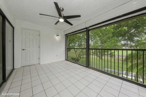 Condominio en venta en Boynton Beach, Florida, 2 dormitorios, 145.11 m2 № 787504 - foto 1