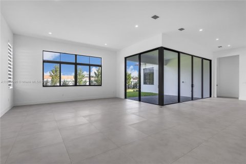 Villa ou maison à vendre à Miami, Floride: 5 chambres, 408.96 m2 № 1365463 - photo 22