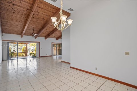 Villa ou maison à vendre à Hallandale Beach, Floride: 2 chambres, 156.08 m2 № 1100604 - photo 7