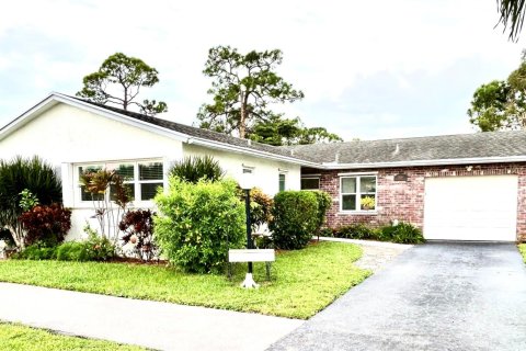 Villa ou maison à louer à Lake Worth, Floride: 2 chambres, 123.1 m2 № 748258 - photo 4