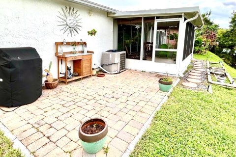 House in Lake Worth, Florida 2 bedrooms, 123.1 sq.m. № 748258 - photo 10