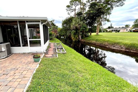 Villa ou maison à louer à Lake Worth, Floride: 2 chambres, 123.1 m2 № 748258 - photo 9