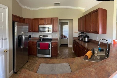 Villa ou maison à vendre à Cape Coral, Floride: 3 chambres, 189.06 m2 № 611664 - photo 15