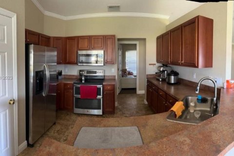 Villa ou maison à vendre à Cape Coral, Floride: 3 chambres, 189.06 m2 № 611664 - photo 9
