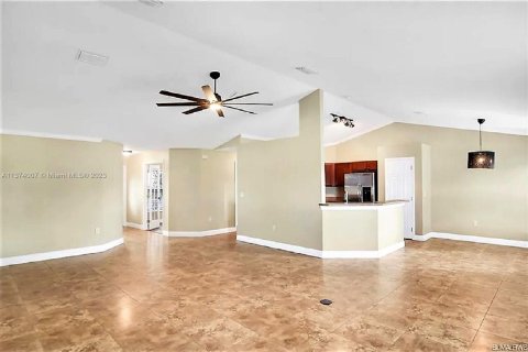Villa ou maison à vendre à Cape Coral, Floride: 3 chambres, 189.06 m2 № 611664 - photo 25