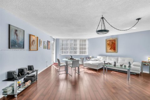 Condo in Aventura, Florida, 1 bedroom  № 1101472 - photo 7