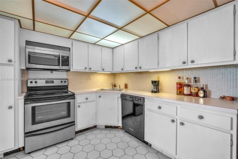 Condo in Aventura, Florida, 1 bedroom  № 1101472 - photo 15