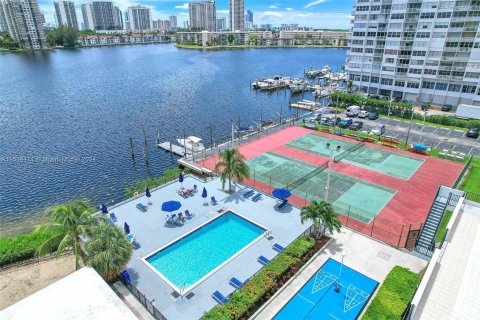 Condo in Aventura, Florida, 1 bedroom  № 1101472 - photo 24