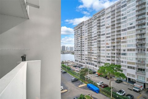 Copropriété à vendre à Aventura, Floride: 1 chambre, 72 m2 № 1101472 - photo 14