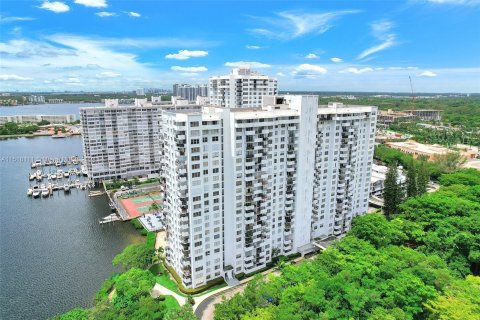 Condo in Aventura, Florida, 1 bedroom  № 1101472 - photo 2