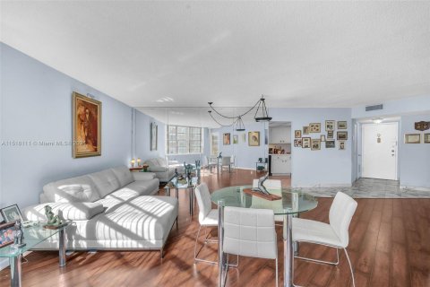 Condo in Aventura, Florida, 1 bedroom  № 1101472 - photo 10