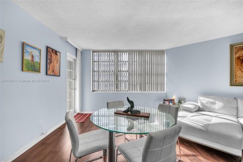 Condo in Aventura, Florida, 1 bedroom  № 1101472 - photo 12