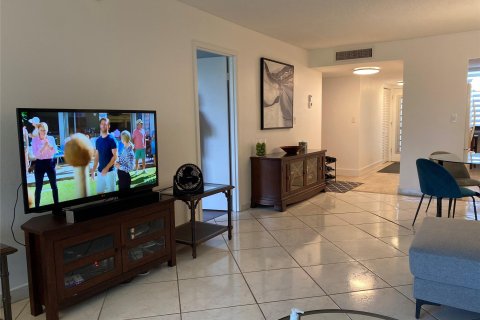 Condo in Lauderdale Lakes, Florida, 2 bedrooms  № 1005500 - photo 20